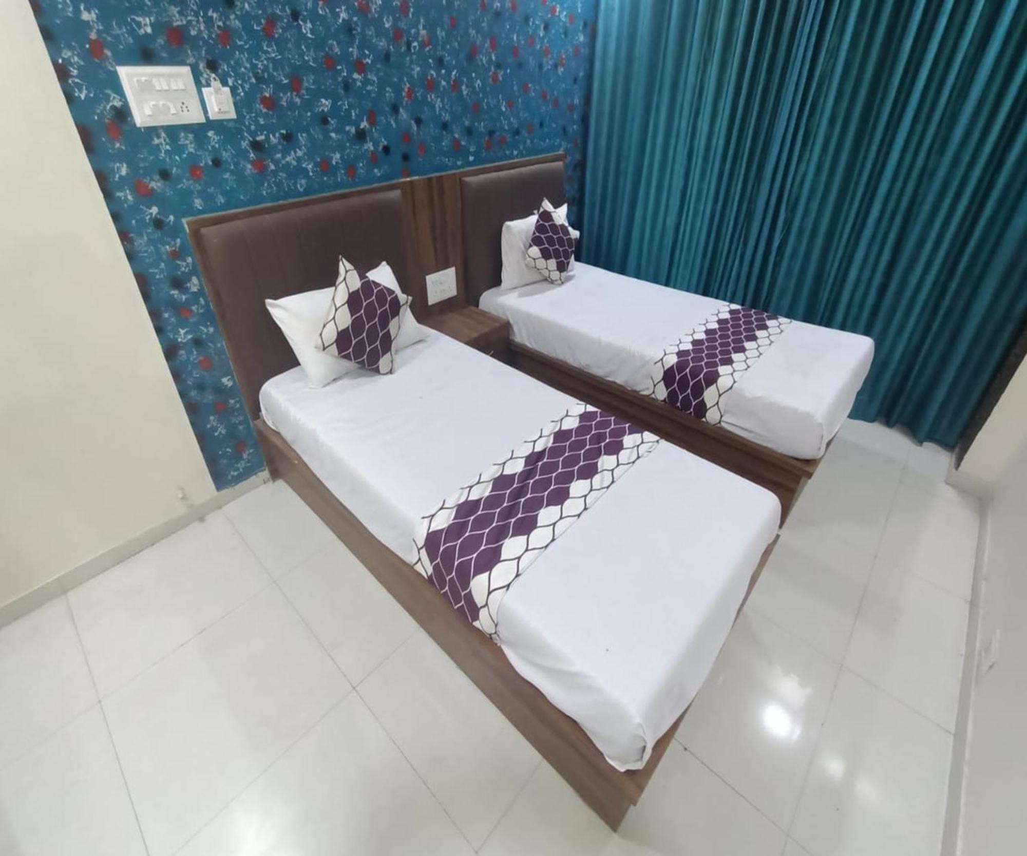 Hotel Om Sai Нави Мумбаи Экстерьер фото