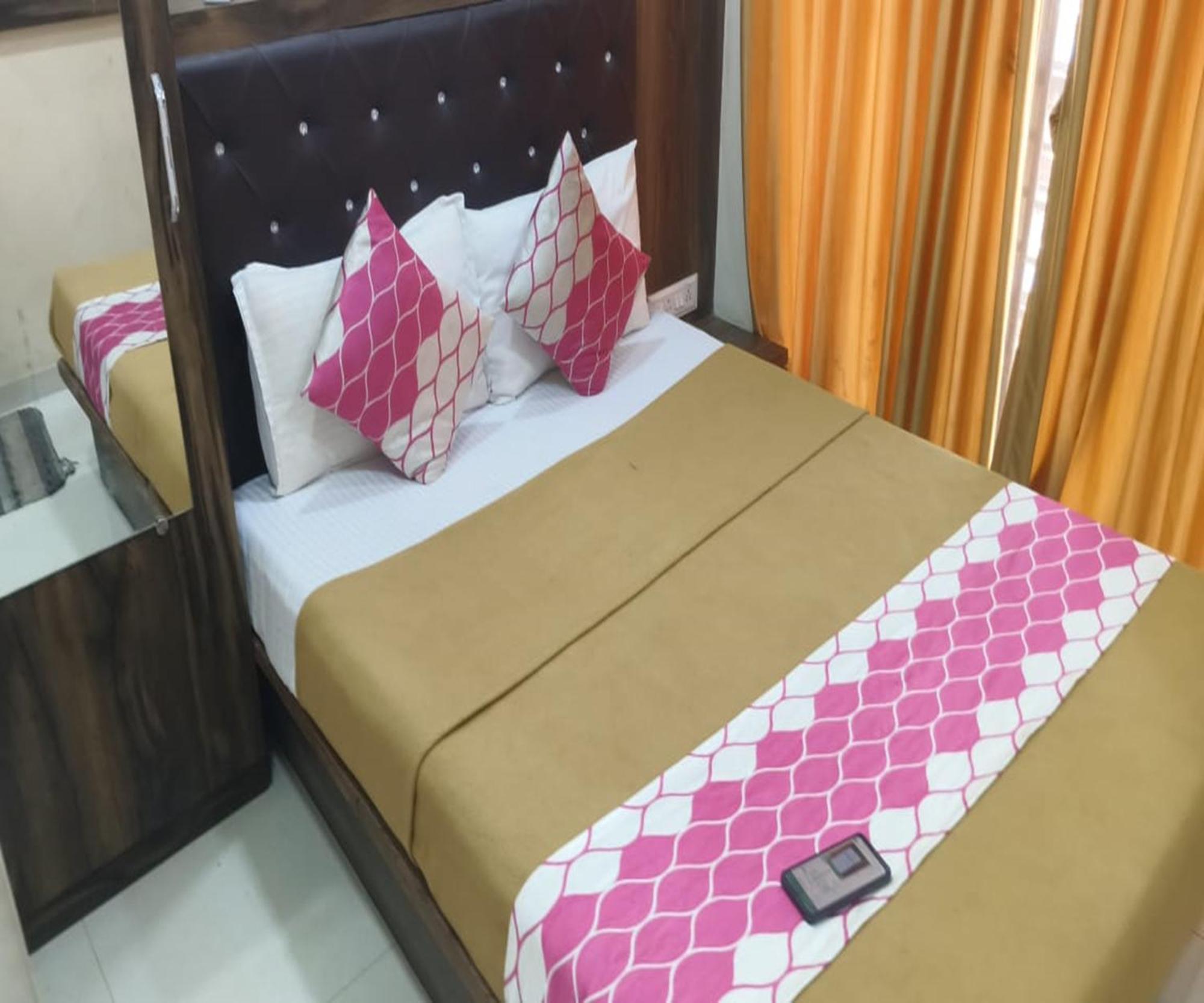 Hotel Om Sai Нави Мумбаи Экстерьер фото