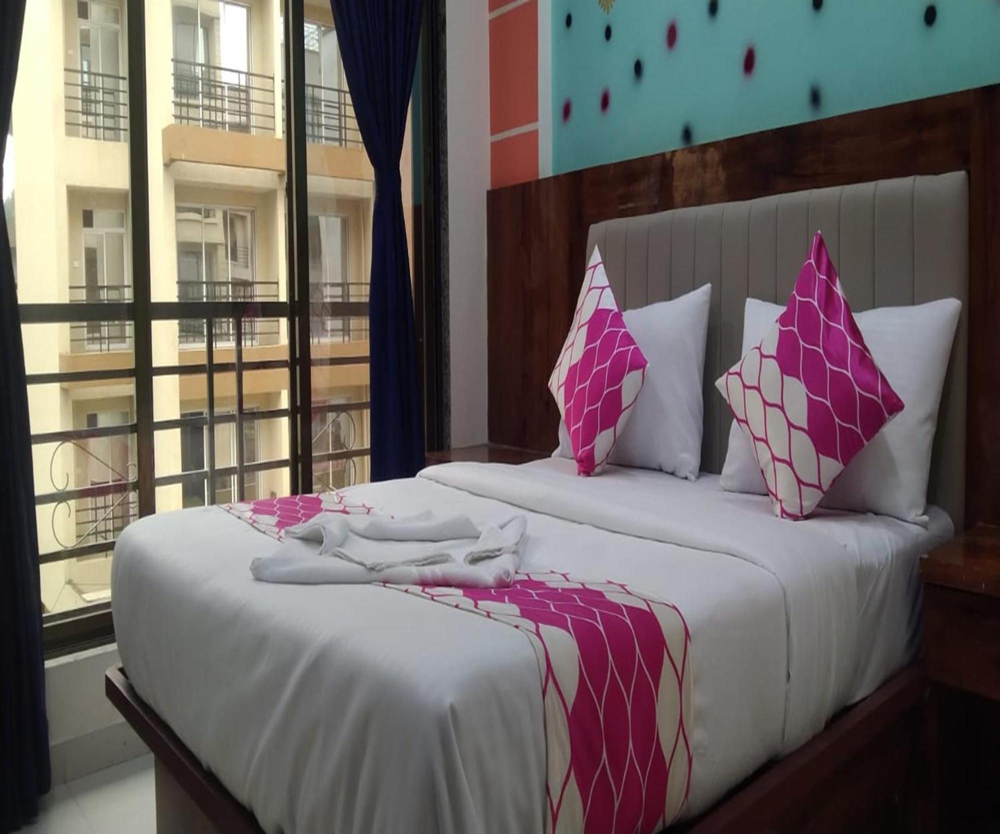 Hotel Om Sai Нави Мумбаи Экстерьер фото
