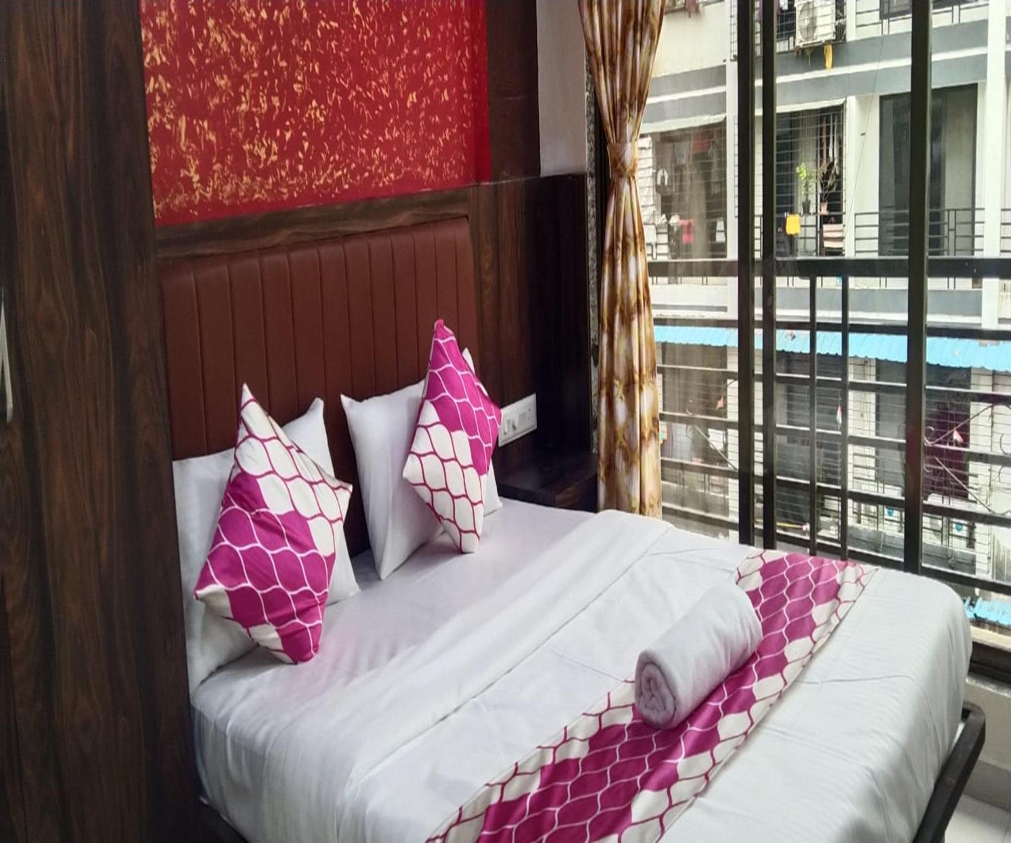 Hotel Om Sai Нави Мумбаи Экстерьер фото